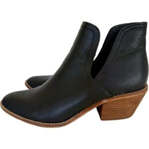 Women’s Beast Fashion Ankle Boots Black Faux Leather Short Size 7.5